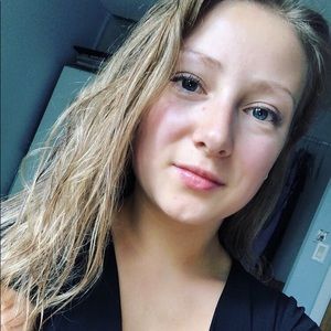 Meet your Posher, Ella